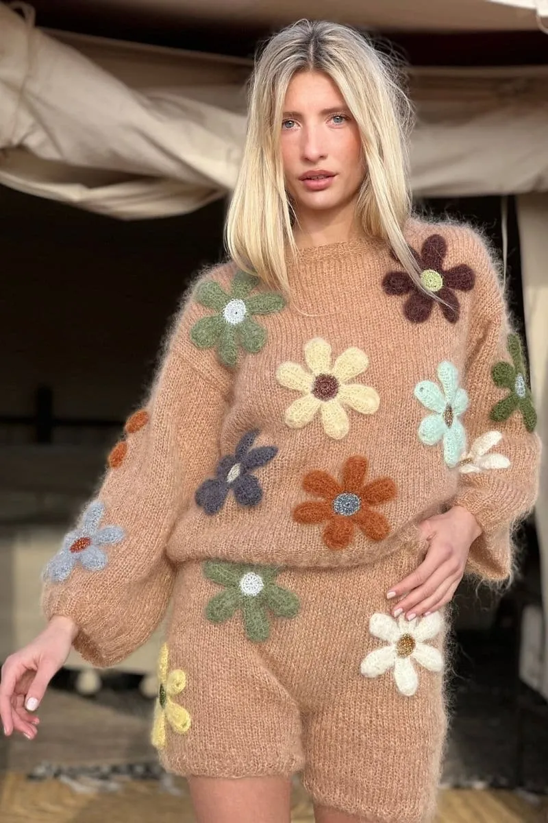 BEIGE FREE FLOWERS PULL SWEATER